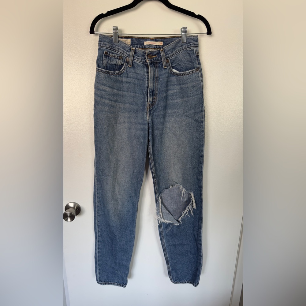 LEVIS Women's Distressed Blue Jeans